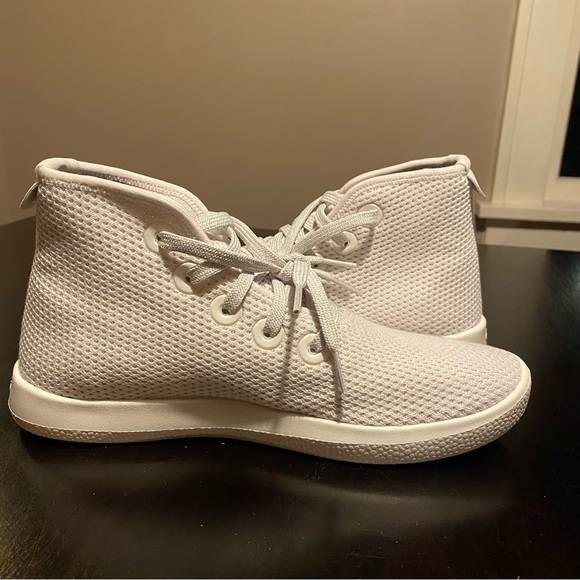 allbirds Tree Topper high top in chalk (soft white). Men’s 7 or women’s 8.5. New - Picture 5 of 6